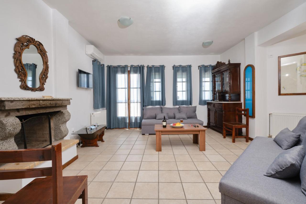 Private Villa Evgenia With Swimming Pool Períssa Extérieur photo
