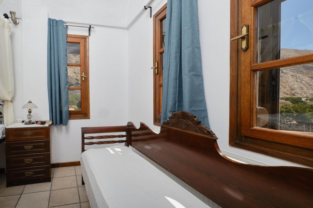 Private Villa Evgenia With Swimming Pool Períssa Extérieur photo