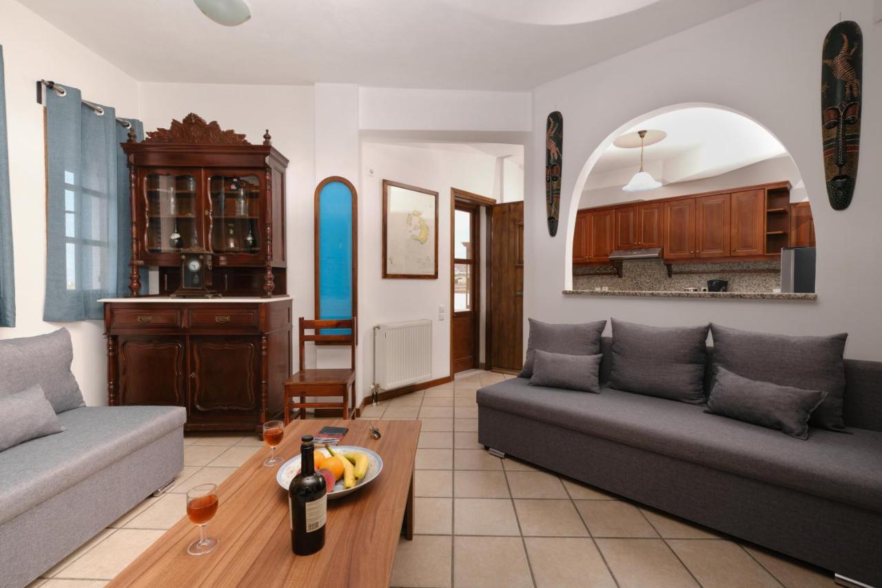 Private Villa Evgenia With Swimming Pool Períssa Extérieur photo