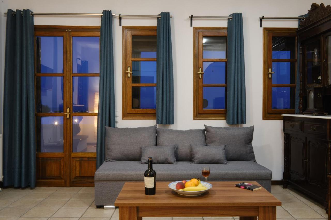 Private Villa Evgenia With Swimming Pool Períssa Extérieur photo